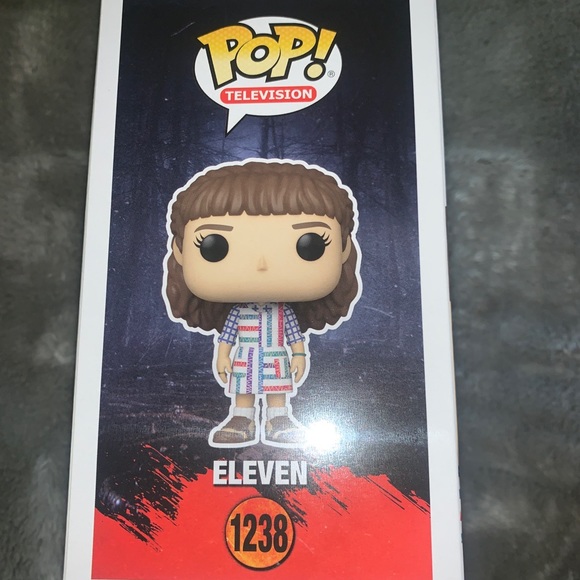 Funko Pop! Television Netflix Stranger Things 4 Eleven # 1238 2022 Release - Picture 4 of 7